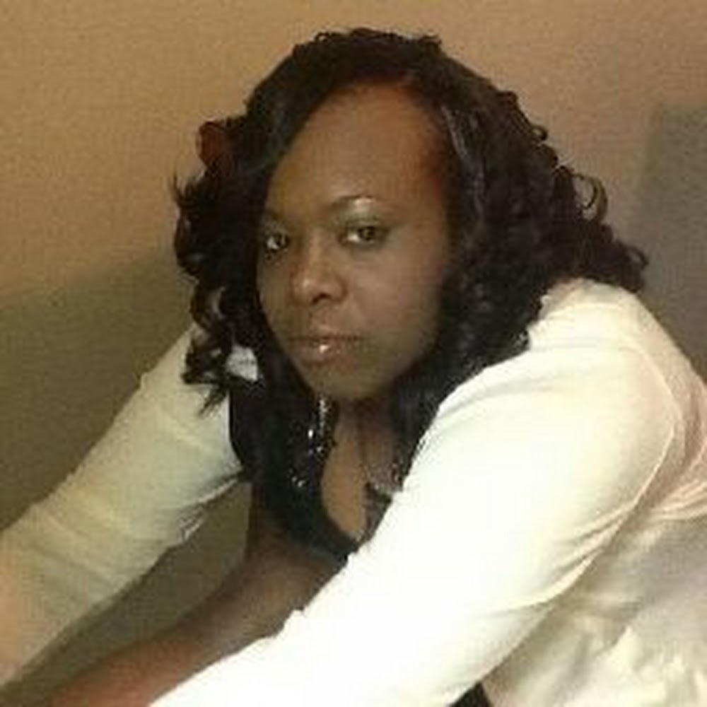 Meet your Posher, Shakelia